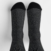 黒と灰色の幾何学模様の迷路 ソックス (上部)