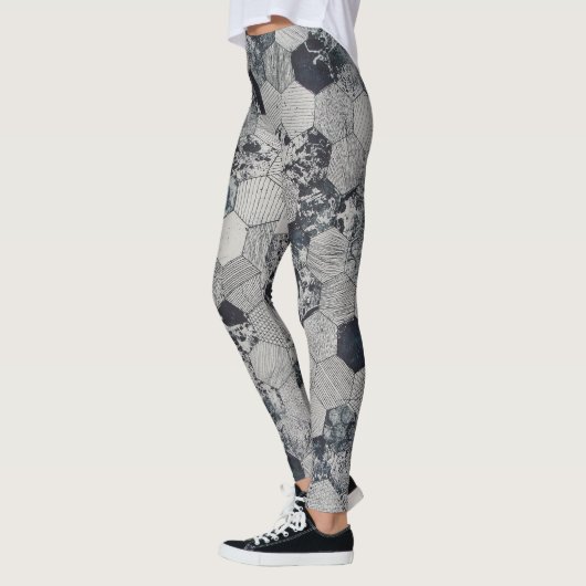 黒と灰色の幾何学的な形状 レギンス (左)