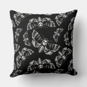 黒と灰色の死のヘッドホークモスゴシックスカル クッション (裏面)