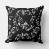 黒と灰色の死のヘッドホークモスゴシックスカル クッション (正面)