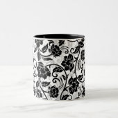 黒と灰色の渦巻く花 ツートーンマグカップ (中央)