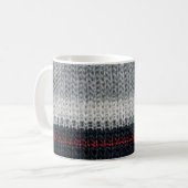黒と灰色の編み物毛赤と白とst コーヒーマグカップ (正面左)