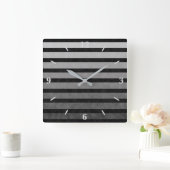 黒と灰色の迷彩質感のある線のストライプ スクエア壁時計 (ホーム)