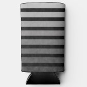 黒と灰色の迷彩質感のある線のストライプ スリム缶クーラー (正面)
