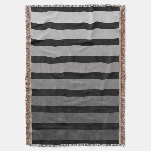 黒と灰色の迷彩質感のある線のストライプ スローブランケット (正面縦)