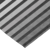 黒と灰色の迷彩質感のある線のストライプ テーブルクロス (アングル)