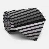 黒と灰色の迷彩質感のある線のストライプ ネクタイ (ロール)