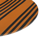 黒と焦げオレンジの5つのストライプパターン カッティングボード (角)