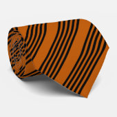 黒と焦げオレンジの5つのストライプパターン ネクタイ (ロール)