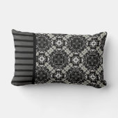 黒と白と灰色の波打ったマンダラ模様 ランバークッション (裏面)