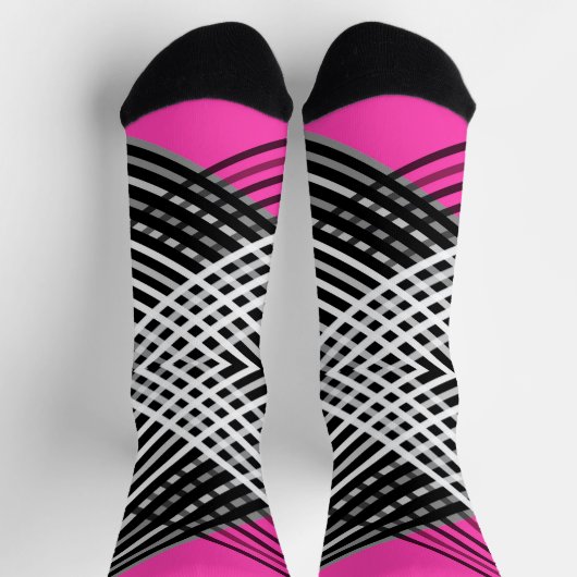 黒と白と灰色の絡ストライプみ合った文字 ソックス (上部)