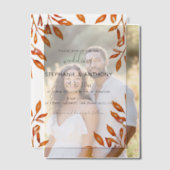 黒と白と錆の紅葉結婚の ベラム紙招待状 (オフセット (カップル))