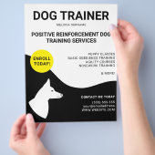黒と白と黄色の犬のデザイン – 犬トレーナー チラシ (手)