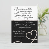 黒と白のおとぎ話の結婚式の日付を保存 招待状 (スタンド正面)