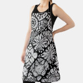 黒と白のもつれた花 エプロン (インサイチュ)