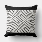 黒と白のアフリカの泥の布のパターン クッション (正面)
