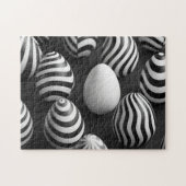 黒と白のイースターストライプ卵 ジグソーパズル (横)