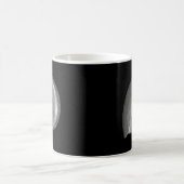 黒と白のオウムガイの貝殻 コーヒーマグカップ (中央)