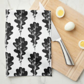 黒と白のオークの葉プリントパターン キッチンタオル (四つ折り)