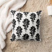 黒と白のオークの葉プリントパターン クッション (ブランケット)