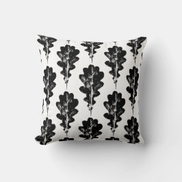 黒と白のオークの葉プリントパターン クッション