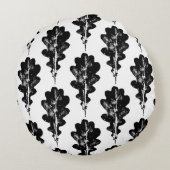 黒と白のオークの葉プリントパターン ラウンドクッション (裏面)