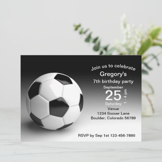 黒と白のサッカーボールの誕生日パーティー 招待状 (スタンド正面)