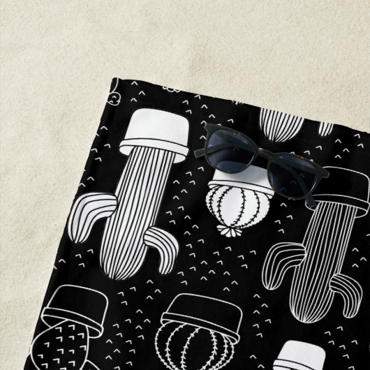 黒と白のサボテンのドードルパターン ビーチタオル (インサイチュ)