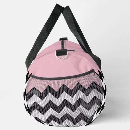 黒と白のジグザグパターン、シェブロン、ピンク ダッフルバッグ (右)