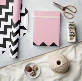 黒と白のジグザグパターン、シェブロン、ピンク ラッピングペーパー