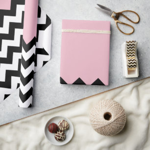 黒と白のジグザグパターン、シェブロン、ピンク ラッピングペーパー