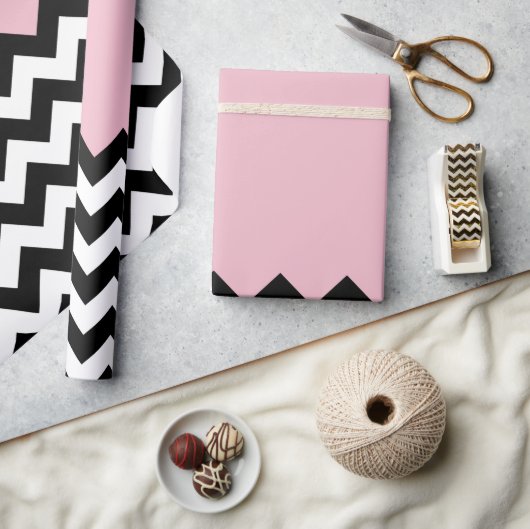 黒と白のジグザグパターン、シェブロン、ピンク ラッピングペーパー (クラフト)