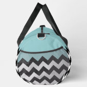 黒と白のジグザグパターン、山形、青 ダッフルバッグ (右)