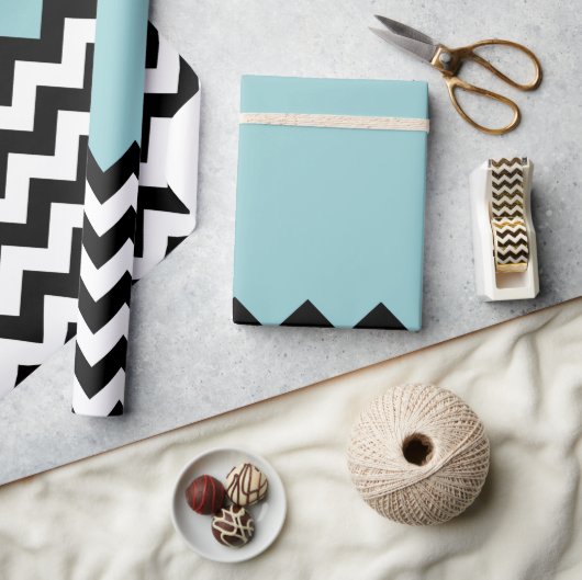 黒と白のジグザグパターン、山形、青 ラッピングペーパー (クラフト)