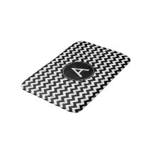 黒と白のジグザグ模様のイニシャルAバスマット
