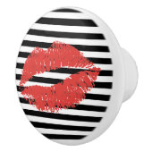 黒と白のストライプと赤い唇の引き出し セラミックノブ (右)