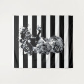 黒と白のストライプの可愛いシュガースカルガール タペストリー (正面(横))