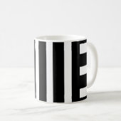 黒と白のストライプ/抽象的なクラシックマグ コーヒーマグカップ (正面右)