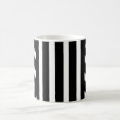 黒と白のストライプ/抽象的なクラシックマグ コーヒーマグカップ (中央)
