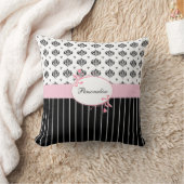 黒と白のダマスクシックなピンクのフローラと名前 クッション (ブランケット)