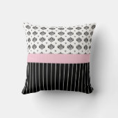 黒と白のダマスクシックなピンクのフローラと名前 クッション (裏面)