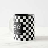 黒と白のチェス盤の完璧なマッチ ツートーンマグカップ (正面左)