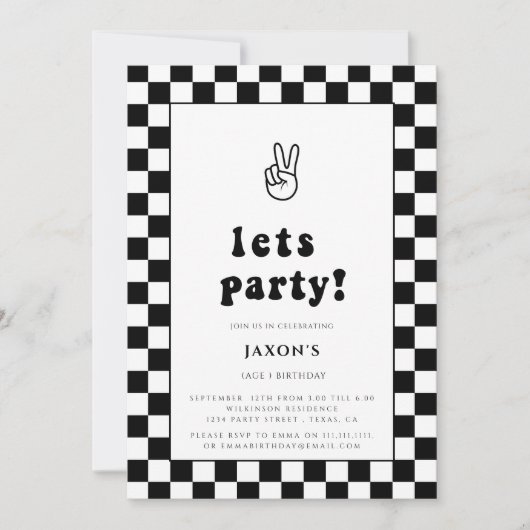 黒と白のチェッモダンカーがパーティー誕生日を許可 招待状 (正面)