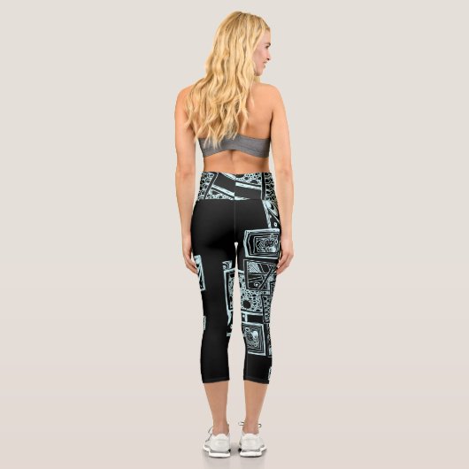 黒と白のテクスチャ付き線のもつれデザイン カプリレギンス (裏面)