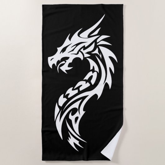 黒と白のドラゴンの部族シルエット ビーチタオル (正面)
