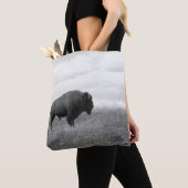 黒と白のバイソンの丘 トートバッグ (クローズアップ)