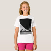 黒と白のピラミッド Tシャツ (正面フル)