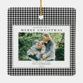 黒と白のホウンドトゥース柄のクリスマスフォト セラミックオーナメント (裏面)