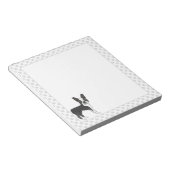 黒と白のボストンテリアの漫画の犬と足 ノートパッド (アングル)