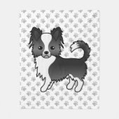 黒と白のロングコートチワワ 犬と前足 フリースブランケット (正面)